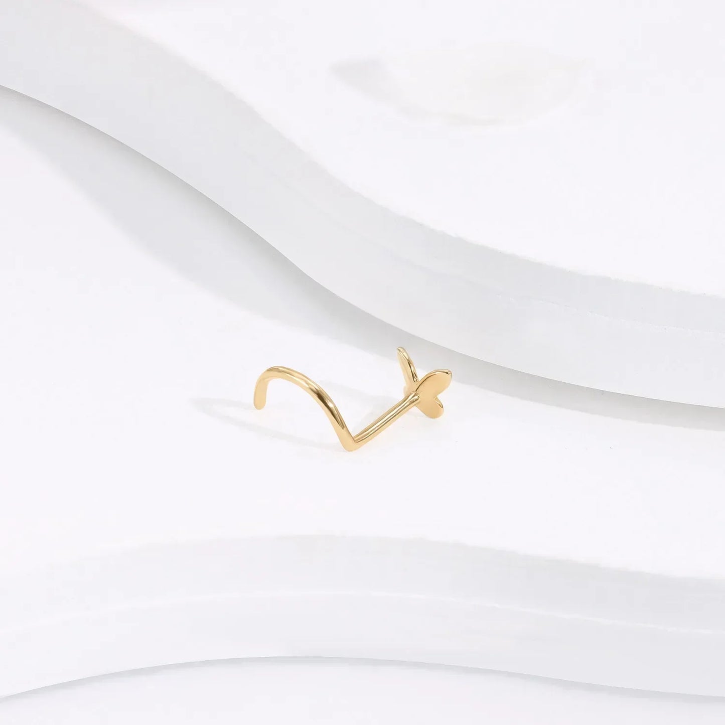 RosaryMilano minimalist gold-plated ring with heart detail on white background