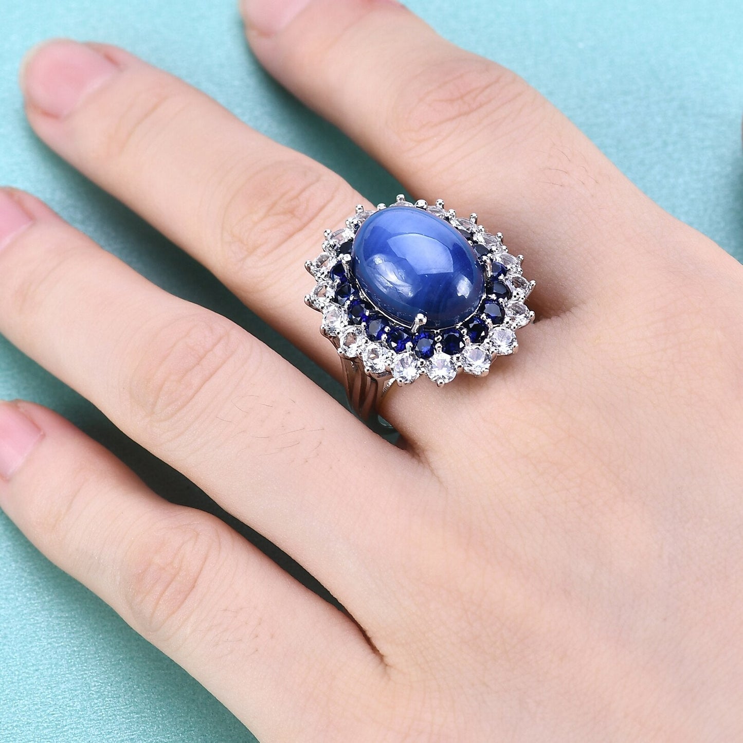 Kate Middleton engagement ring with blue star sapphire