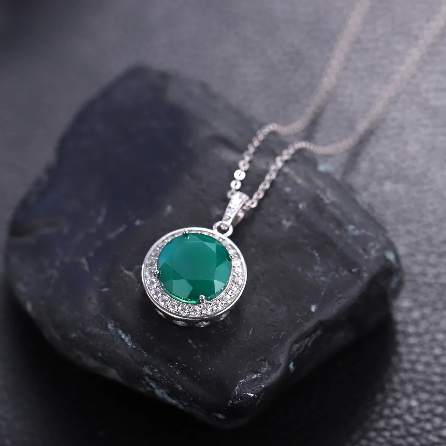 Green agate necklace vintage-style with a round green agate mother's day necklace
