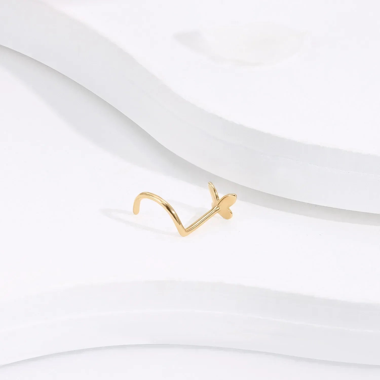 RosaryMilano minimalist gold-plated ring with heart detail on white background