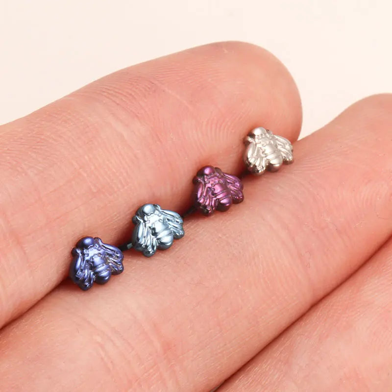 Labret stud with bee 16 gauge titanium internally threaded