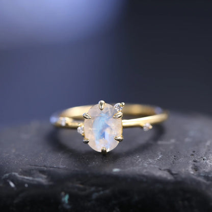 Leaf ring with a natural moonstone in gold
