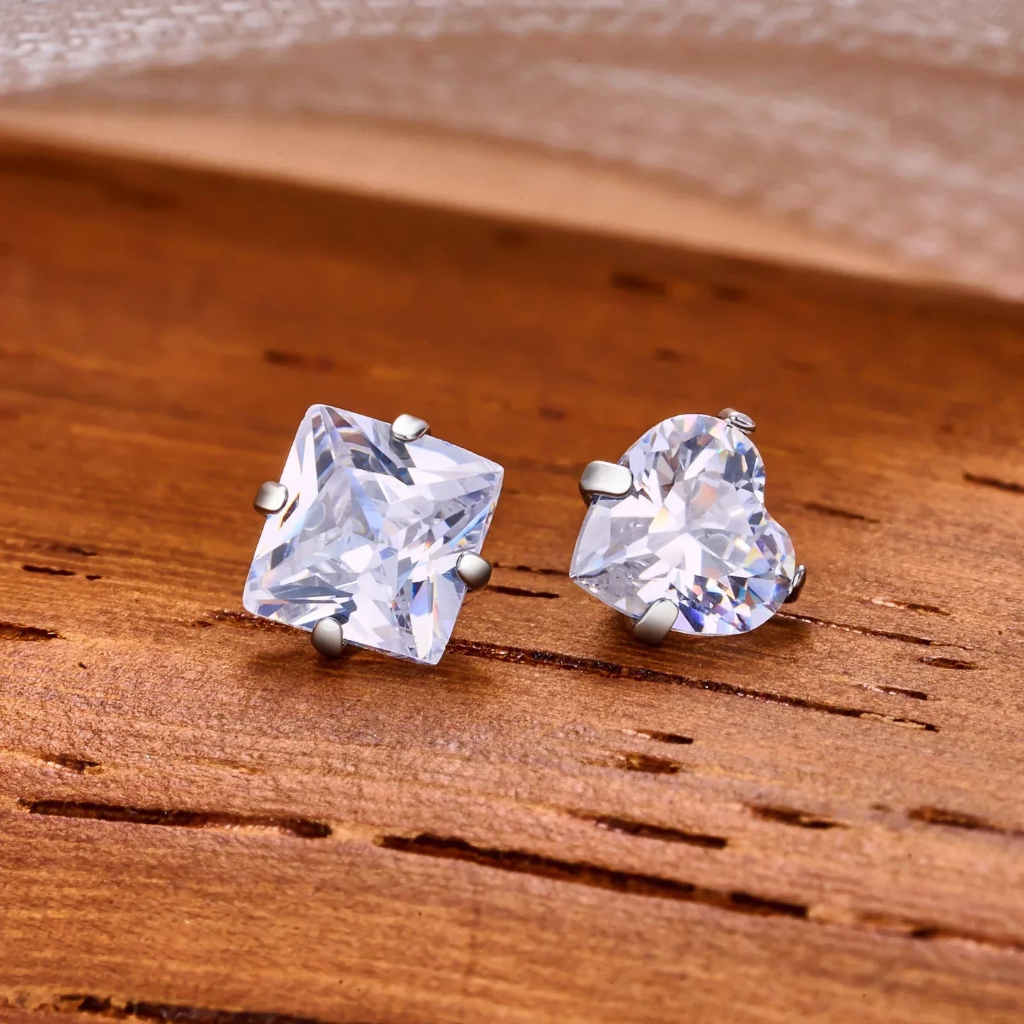 Labret Monroe piercing small and tiny heart-shaped titanium labret stud 16G 18G gold and silver