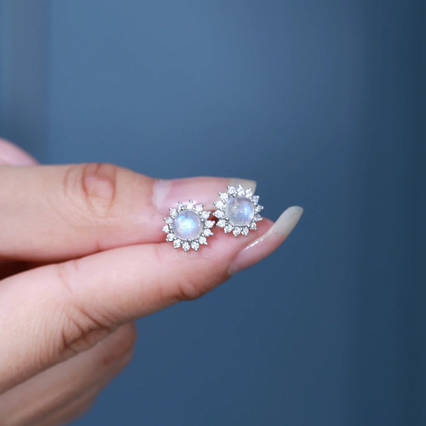 Vintage-style moonstone earrings small ear studs ear studs for women