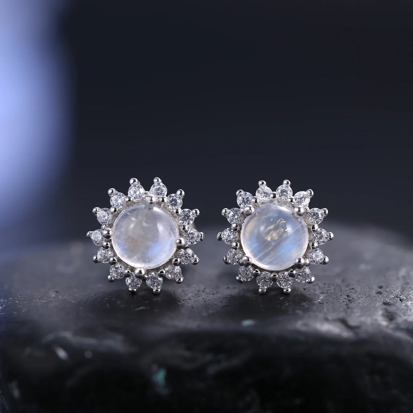Vintage-style moonstone earrings small ear studs ear studs for women