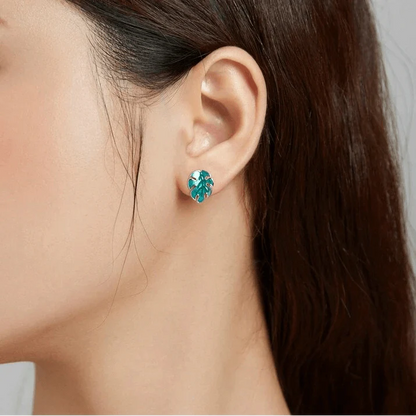 Flamingo earrings with a pink flamingo