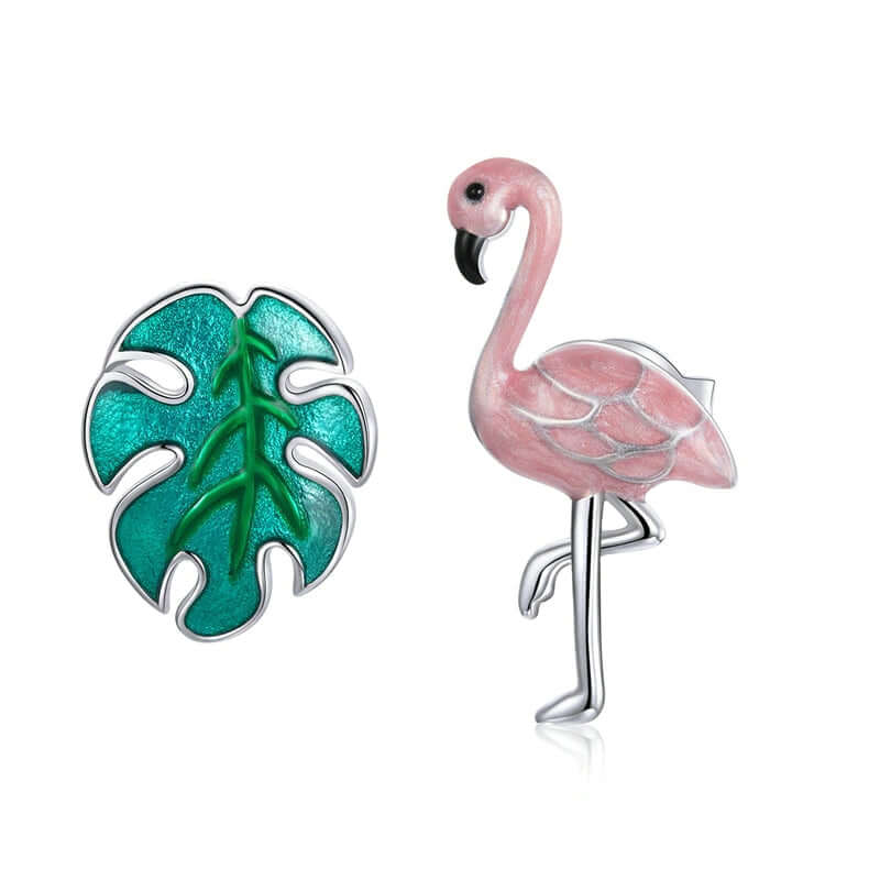 Flamingo earrings with a pink flamingo